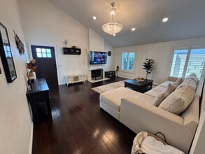 11686 Mindanao St in Cypress, CA - Building Photo - Building Photo