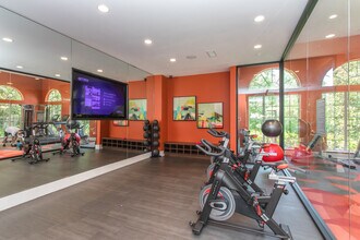 Oaks at Sugarloaf in Lawrenceville, GA - Building Photo - Interior Photo