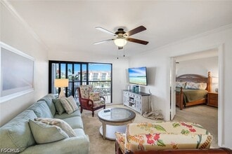 2445 W Gulf Dr, Unit 32E in Sanibel, FL - Foto de edificio - Building Photo