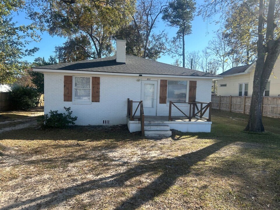 803 Center St in West Columbia, SC - Building Photo