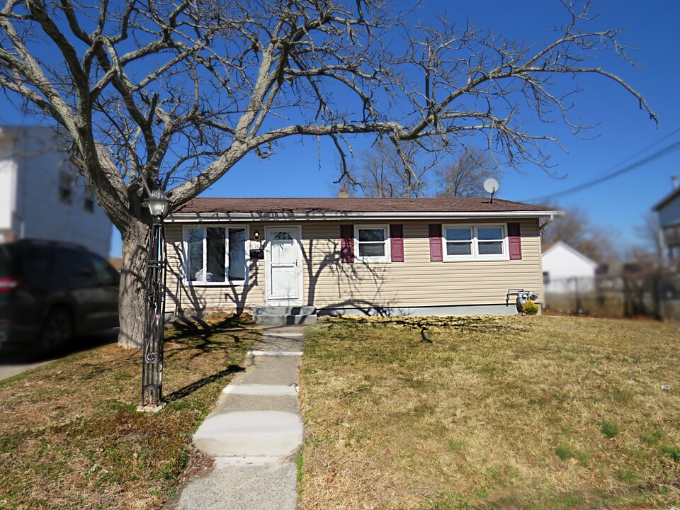 36 Packard Ave in Woodbury, NJ - Building Photo