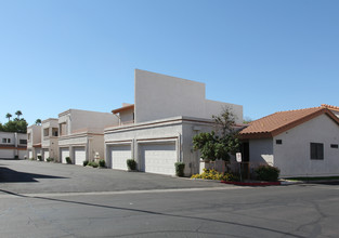 Por Of Fountain Shadows in Glendale, AZ - Building Photo - Building Photo