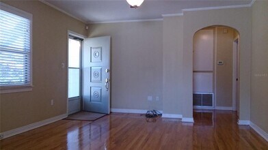 10007 N Edison Ave in Tampa, FL - Building Photo - Building Photo