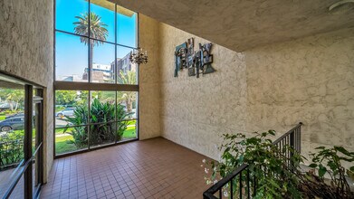 129 Marguerita Ave in Santa Monica, CA - Foto de edificio - Building Photo