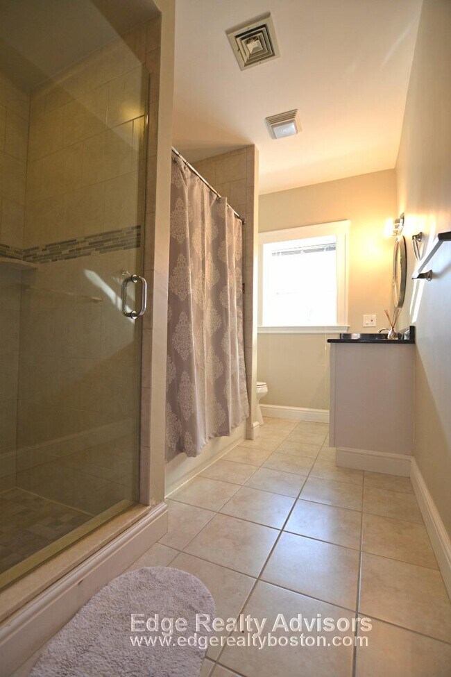 58 Corey Rd, Unit 1 in Brookline, MA - Building Photo - Building Photo