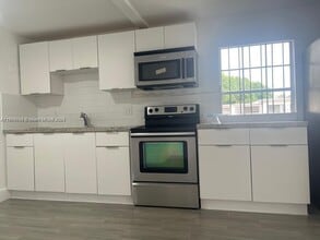 1934 NW 92nd St in Miami, FL - Building Photo - Building Photo