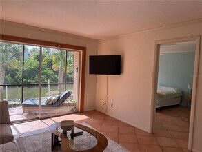 1650 Pine Tree Ln in Sarasota, FL - Building Photo - Building Photo