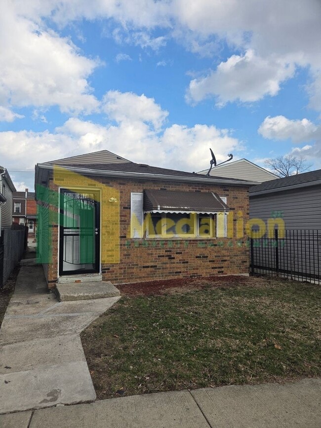 property at 10635 S Cottage Grove Ave