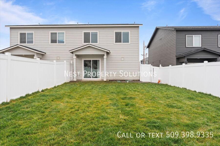 324-326 W 6th St in Warden, WA - Foto de edificio