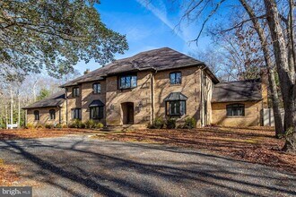 1322 Commissioners Rd in Mullica Hill, NJ - Foto de edificio - Building Photo