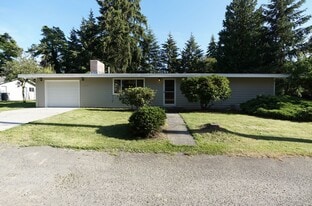 1017 S 124th Pl in Seattle, WA - Building Photo