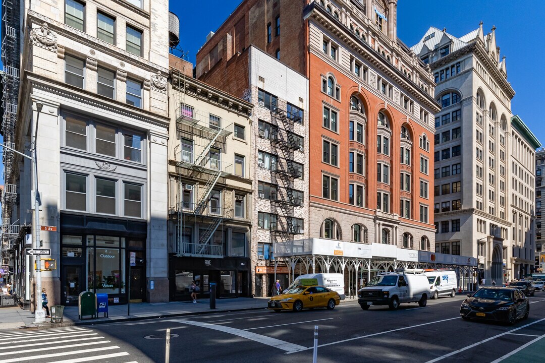 146 Fifth Ave in New York, NY - Building Photo