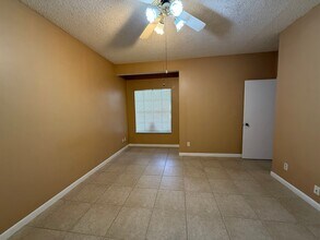 12121 Armenia Gables Cir in Tampa, FL - Building Photo - Building Photo