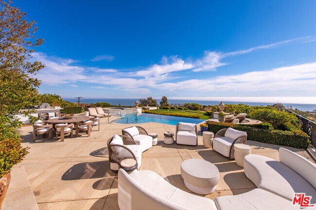6201 Murphy Way in Malibu, CA - Building Photo - Building Photo