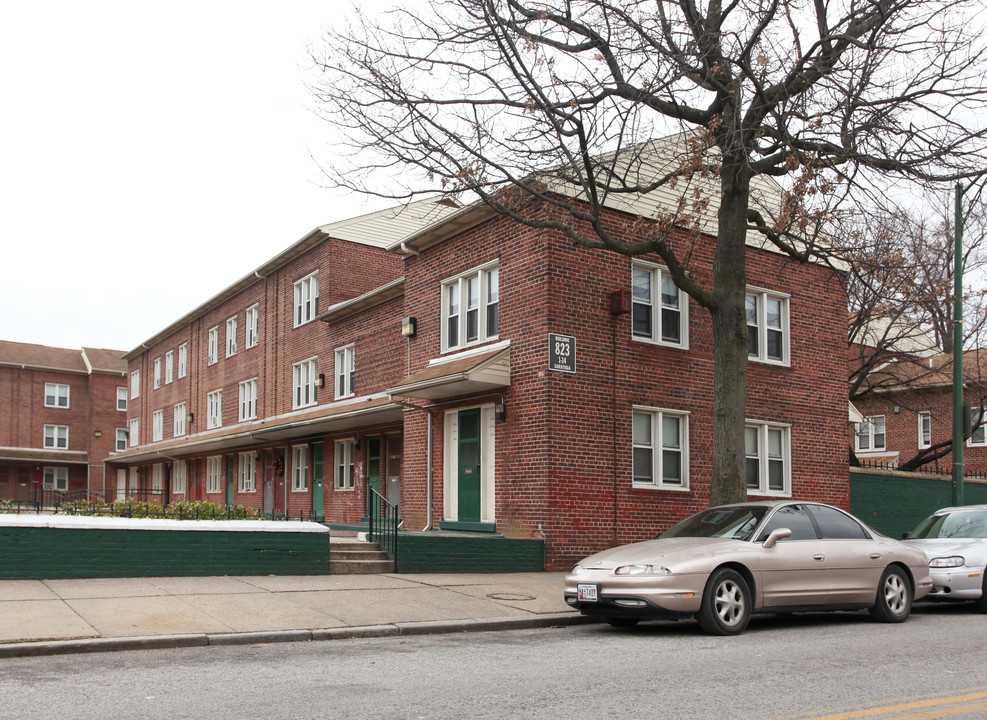 Poe Homes in Baltimore, MD - Foto de edificio