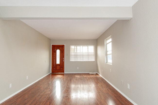 1835 Carmona Ave in Los Angeles, CA - Building Photo - Building Photo