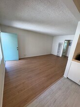 7832 W Manchester Ave in Los Angeles, CA - Building Photo - Building Photo