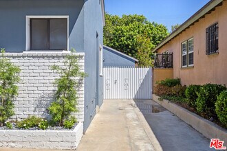 2409 W 112th St in Inglewood, CA - Building Photo - Building Photo