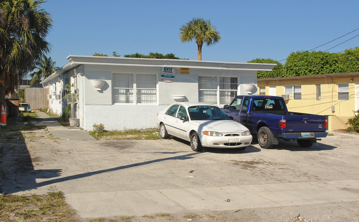 61 NE 7th Ct in Boca Raton, FL - Foto de edificio