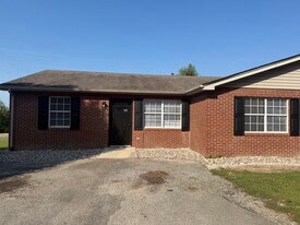 100 Majak Dr in Corbin, KY - Building Photo