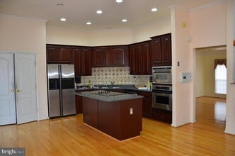 13620 Red Squirrel Way in Herndon, VA - Building Photo - Building Photo