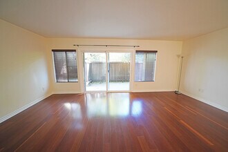 18350 Hatteras St in Los Angeles, CA - Building Photo - Building Photo