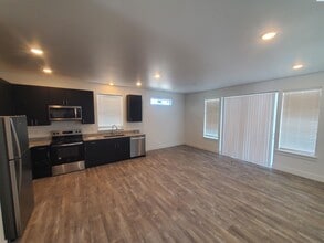 5866 W 41st Ave in Kennewick, WA - Building Photo - Building Photo