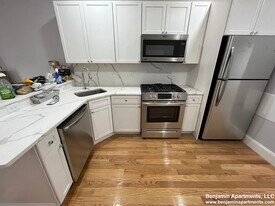 372 Oxford St, Unit 2 in Cambridge, MA - Building Photo