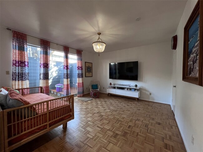 property at 2100 Commonwealth St