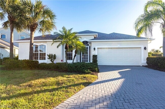 9282 Palm Island Cir in Ft. Myers, FL - Building Photo - Building Photo