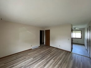 905-907 Black Bridge Rd in Janesville, WI - Building Photo - Building Photo