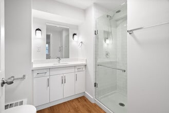 2461 Queen St E in Toronto, ON - Building Photo - Building Photo