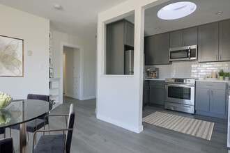 1 & 2 Bedroom Apartment in KoreaTown, Los in Los Angeles, CA - Building Photo - Building Photo