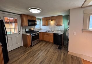 11 Lincoln Ave in Tully, NY - Building Photo - Building Photo