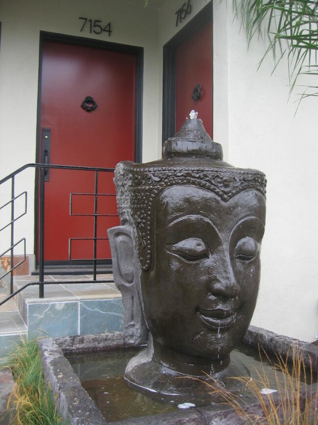 7156 Lexington Ave in West Hollywood, CA - Building Photo - Building Photo