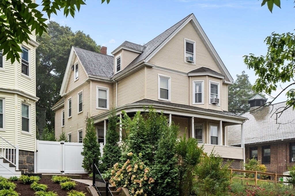 5 Wenham St, Unit 3 in Boston, MA - Foto de edificio