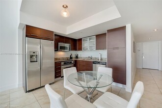 41 SE 5th St, Unit 2409 in Miami, FL - Foto de edificio - Building Photo
