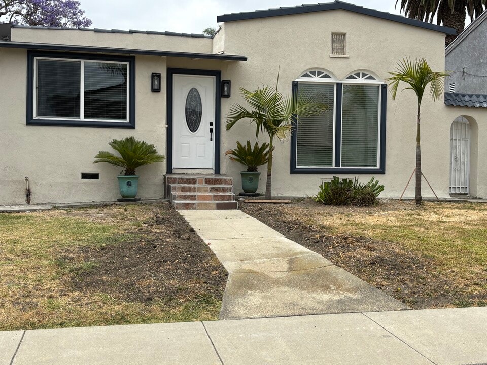 2206 W 75th St in Los Angeles, CA - Building Photo