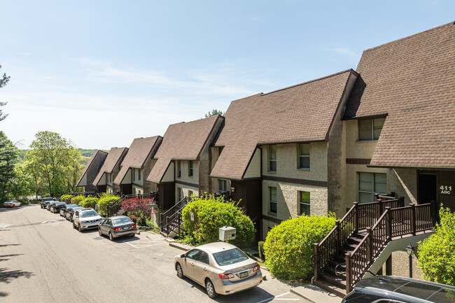 Greentree Summit Condominiums in Philadelphia, PA - Foto de edificio - Building Photo