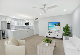 969 Normandy U in Delray Beach, FL - Building Photo - Building Photo