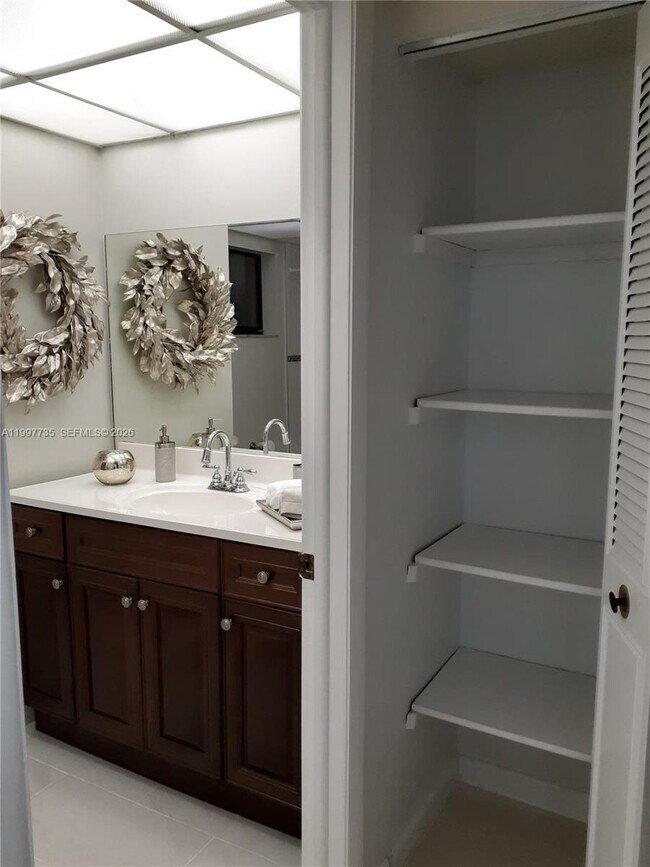 8415 SW 107th Ave in Miami, FL - Building Photo - Building Photo