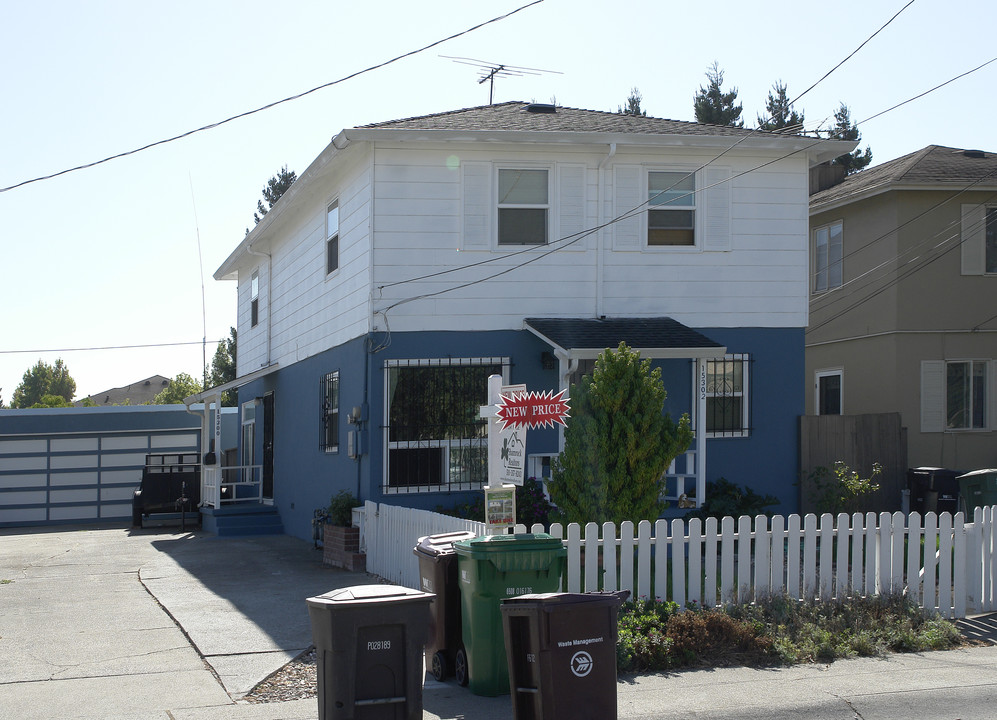 15300 Upton Ave in San Leandro, CA - Building Photo