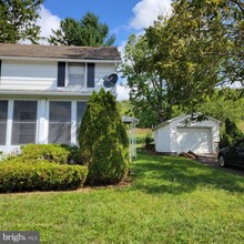 8235 Mentzer Gap Rd in Waynesboro, PA - Foto de edificio - Building Photo