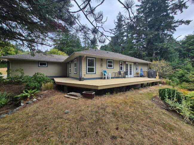 2107 Mowich Dr in Sooke, BC - Building Photo - Building Photo
