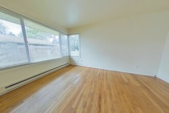 4045-4047 NE Fair Acres Dr in Corvallis, OR - Foto de edificio - Building Photo