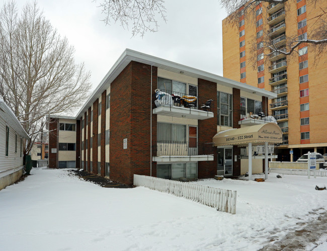 Hillcrest Manor in Edmonton, AB - Building Photo - Building Photo