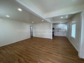 5762 Cedar Ave in Long Beach, CA - Foto de edificio - Building Photo