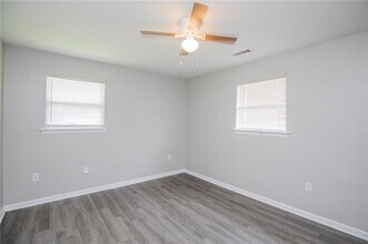 1309 S Washington Ave in Fayetteville, AR - Foto de edificio - Building Photo