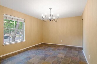 11123 Henge Dr in Austin, TX - Building Photo - Building Photo