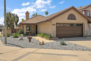 11043 Country View Dr in Rancho Cucamonga, CA - Building Photo